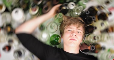 ALKOHOL PRO MLADISTVÉ? EVIDENTNĚ ŽÁDNÝ PROBLÉM