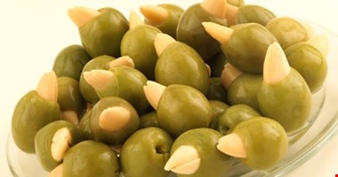 Botulotoxin v bio olivách plněných mandlemi