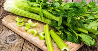 Dejte si celer! Zpomaluje mimo jiné i nástup hormonálních změn