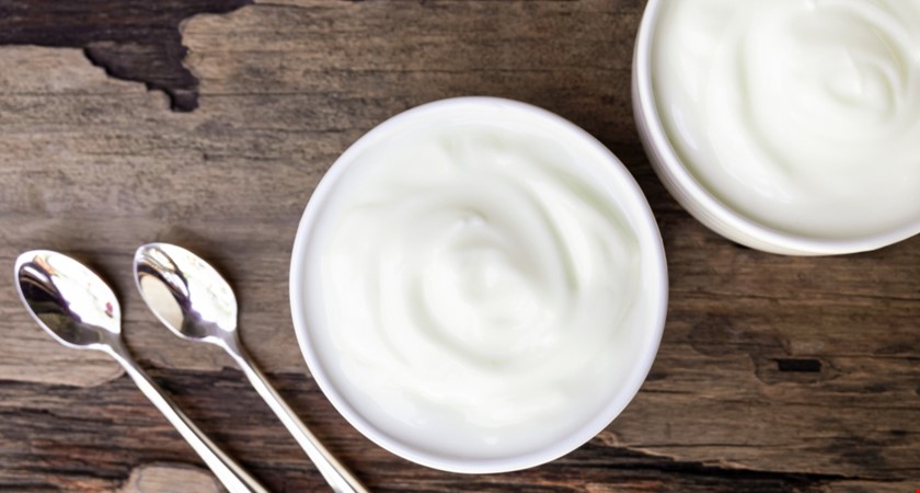 Test bílých jogurtů: Za ty naše se vůbec nemusíme stydět