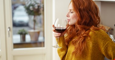Sklenka červeného vína denně na srdce: Co na to ale říká věda?